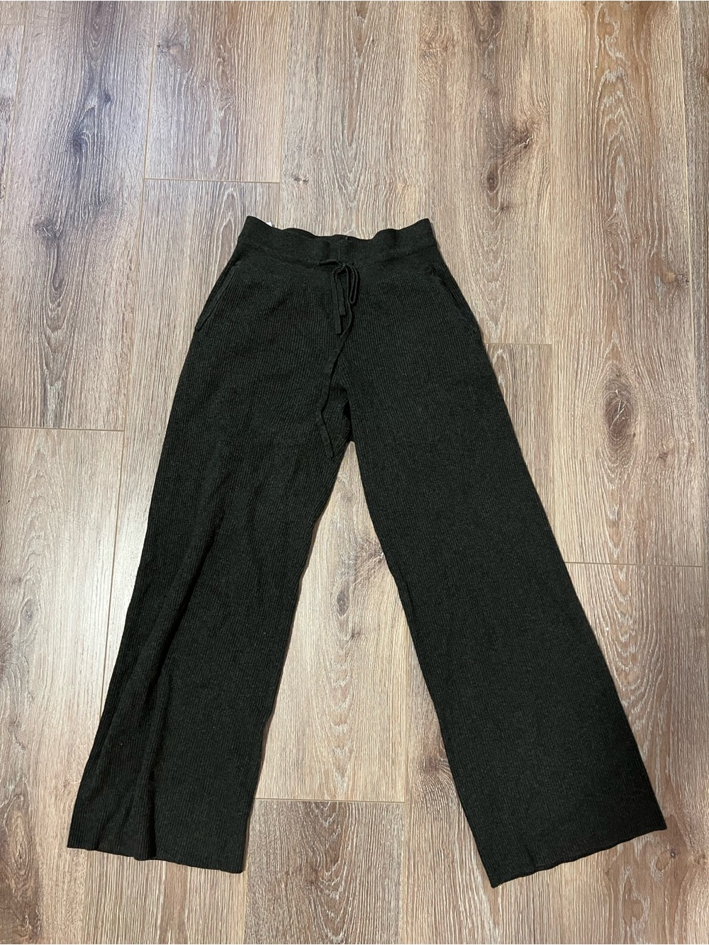 uniqlo dark olive green ribbed lounge pants